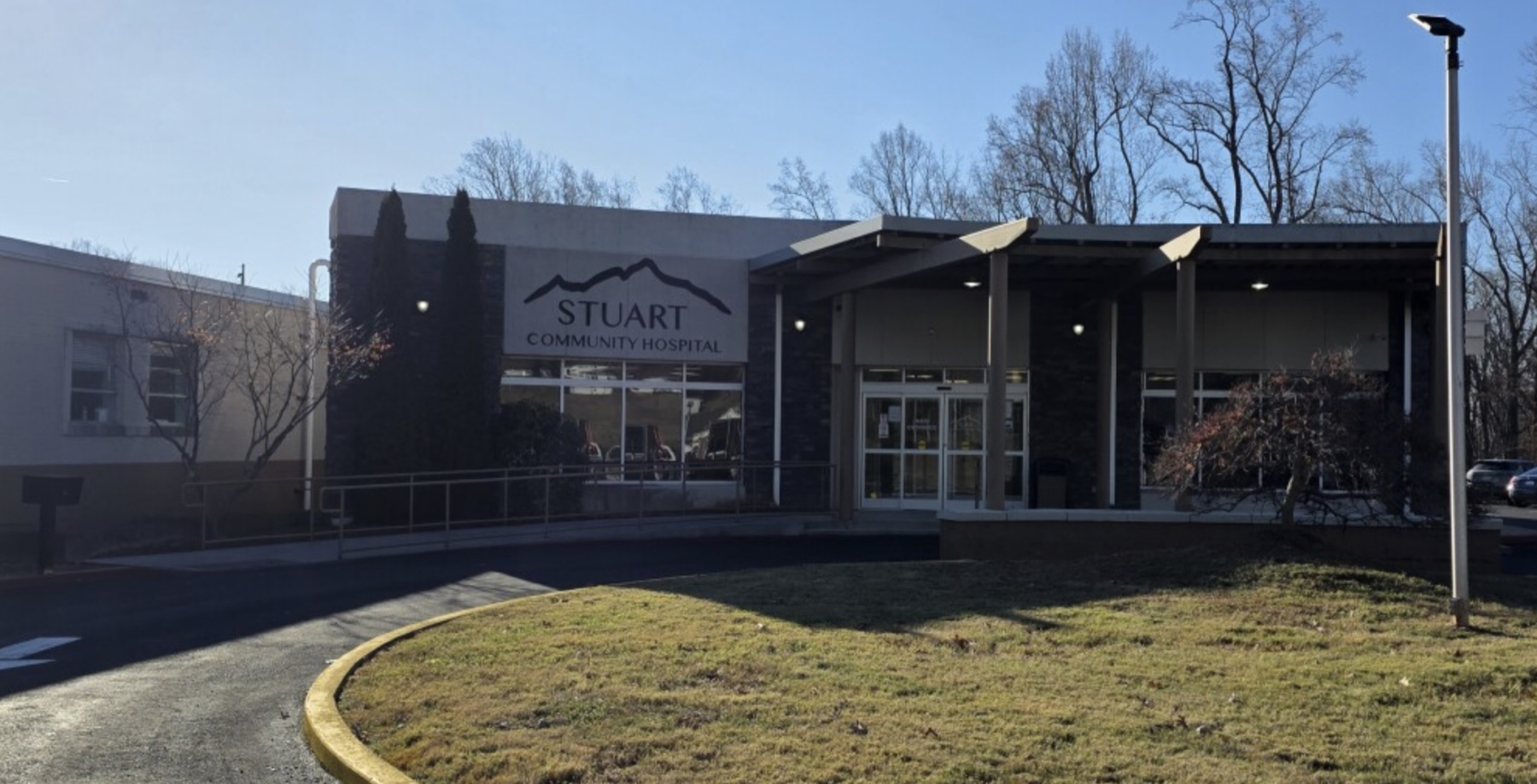 Main entrance of Stuart Community Hospital